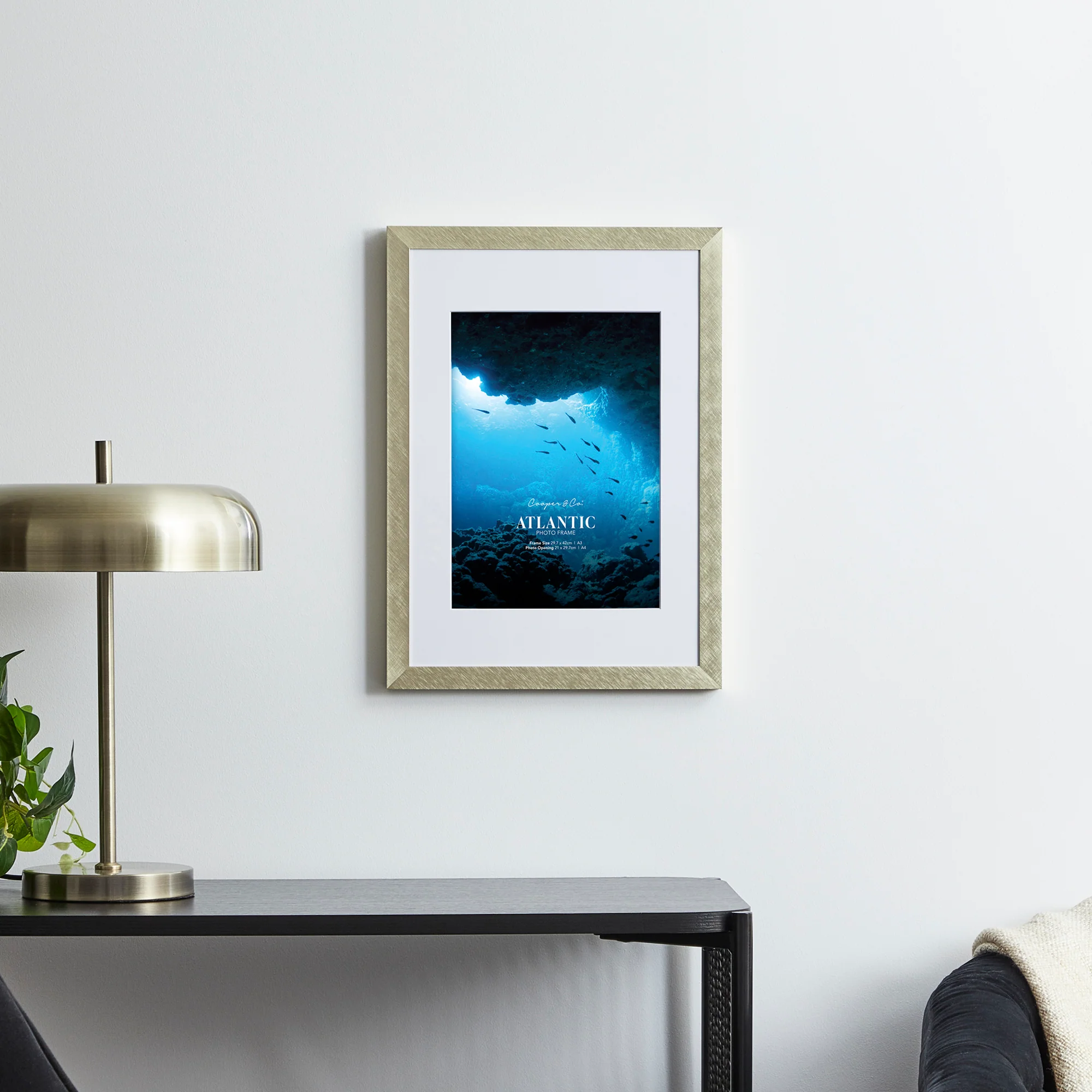 A3 Mat to A4 Boldline Metal Photo Frame - Image 12