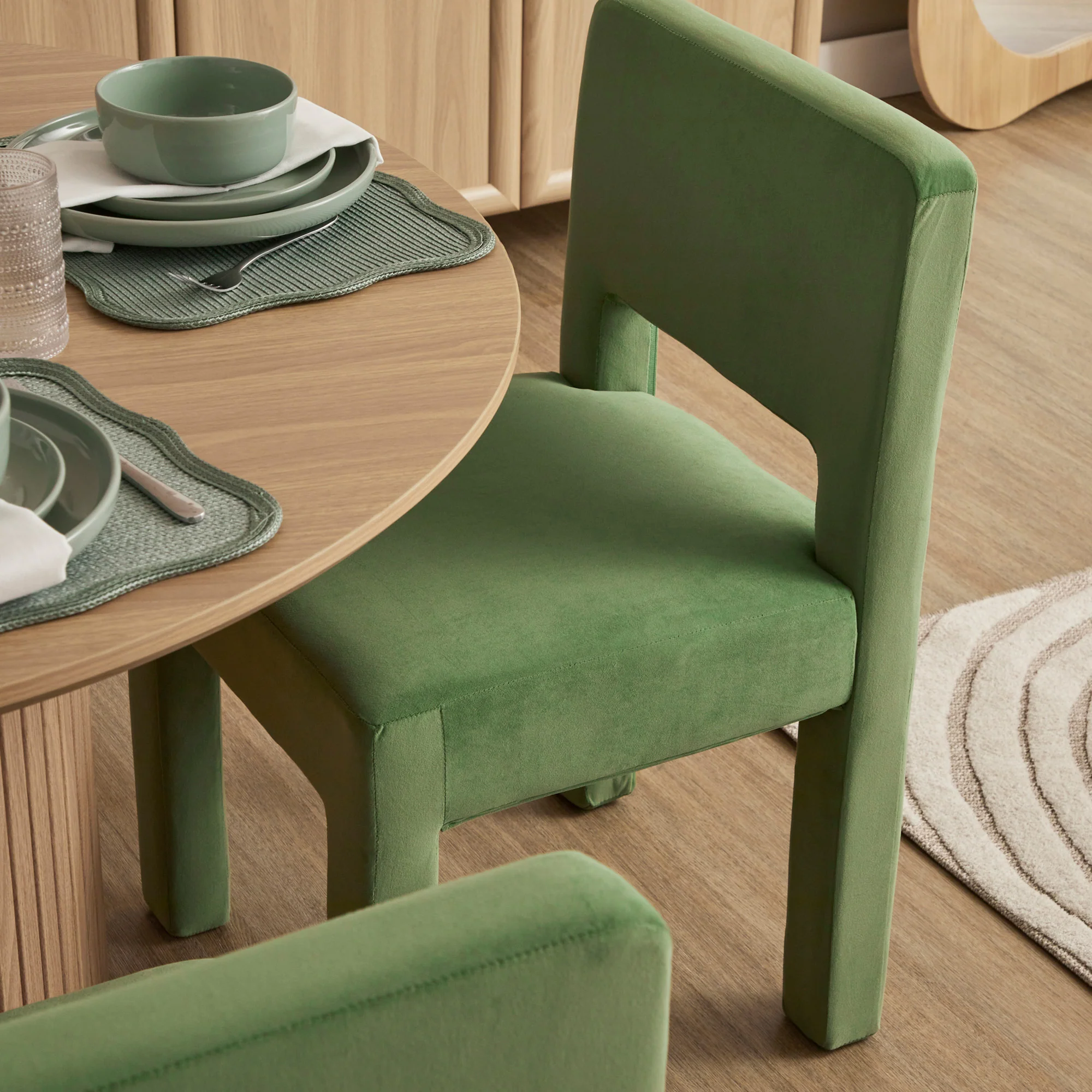 Claude Set of 2 Dining Chairs Green Velvet - Image 4