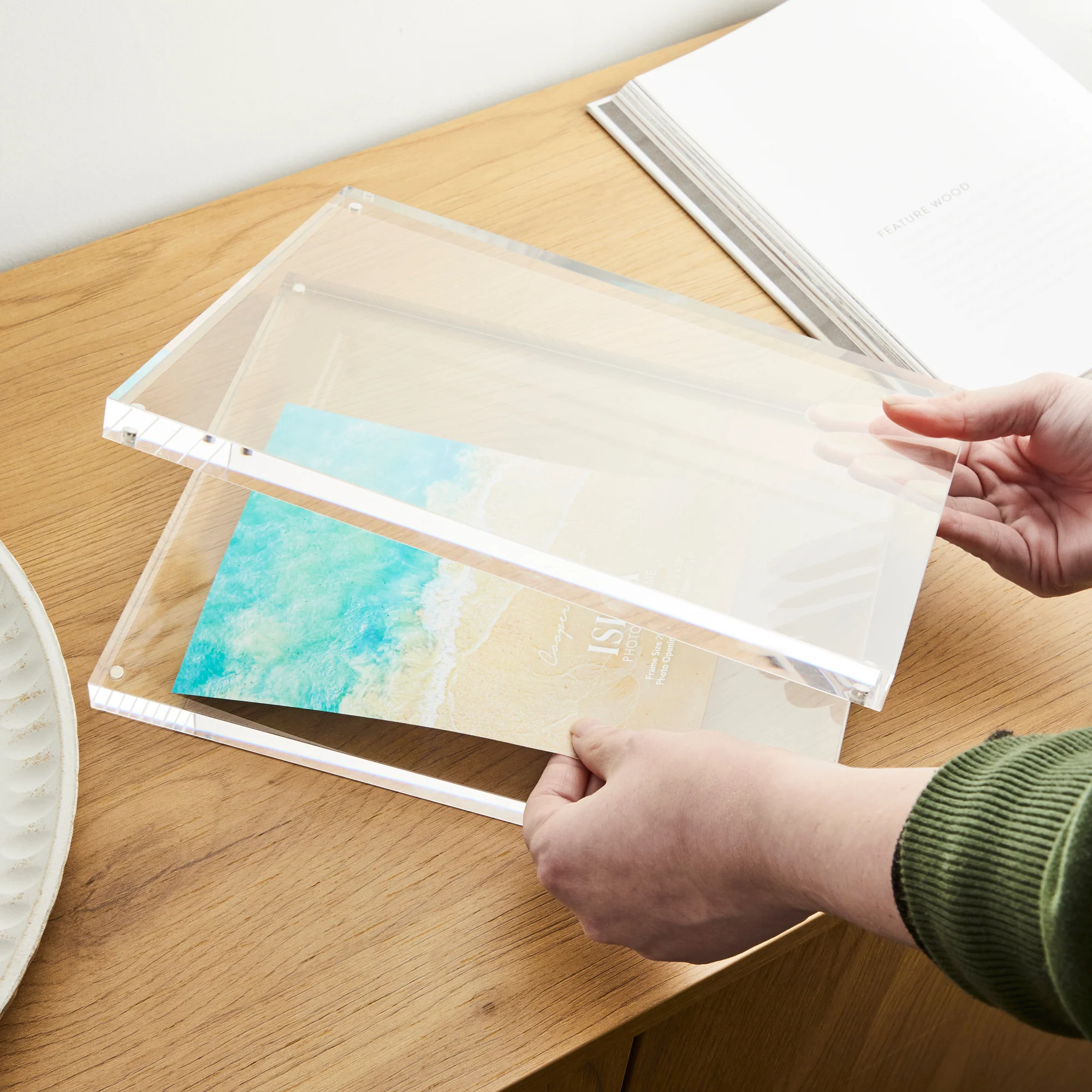 Isla 25x20cm Acrylic Photo Frame - Image 4