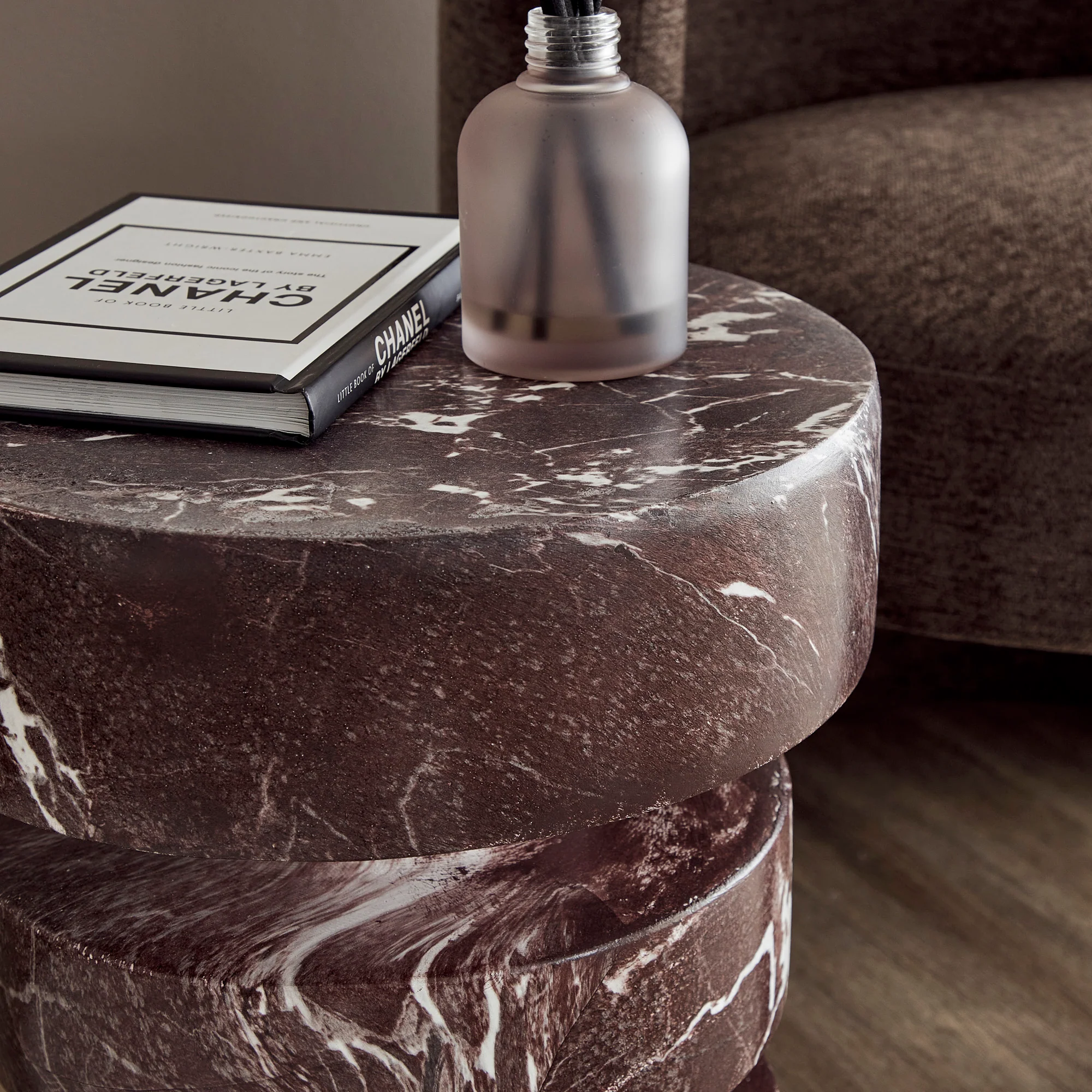 Parker Marble Look Plinth Red - Image 4