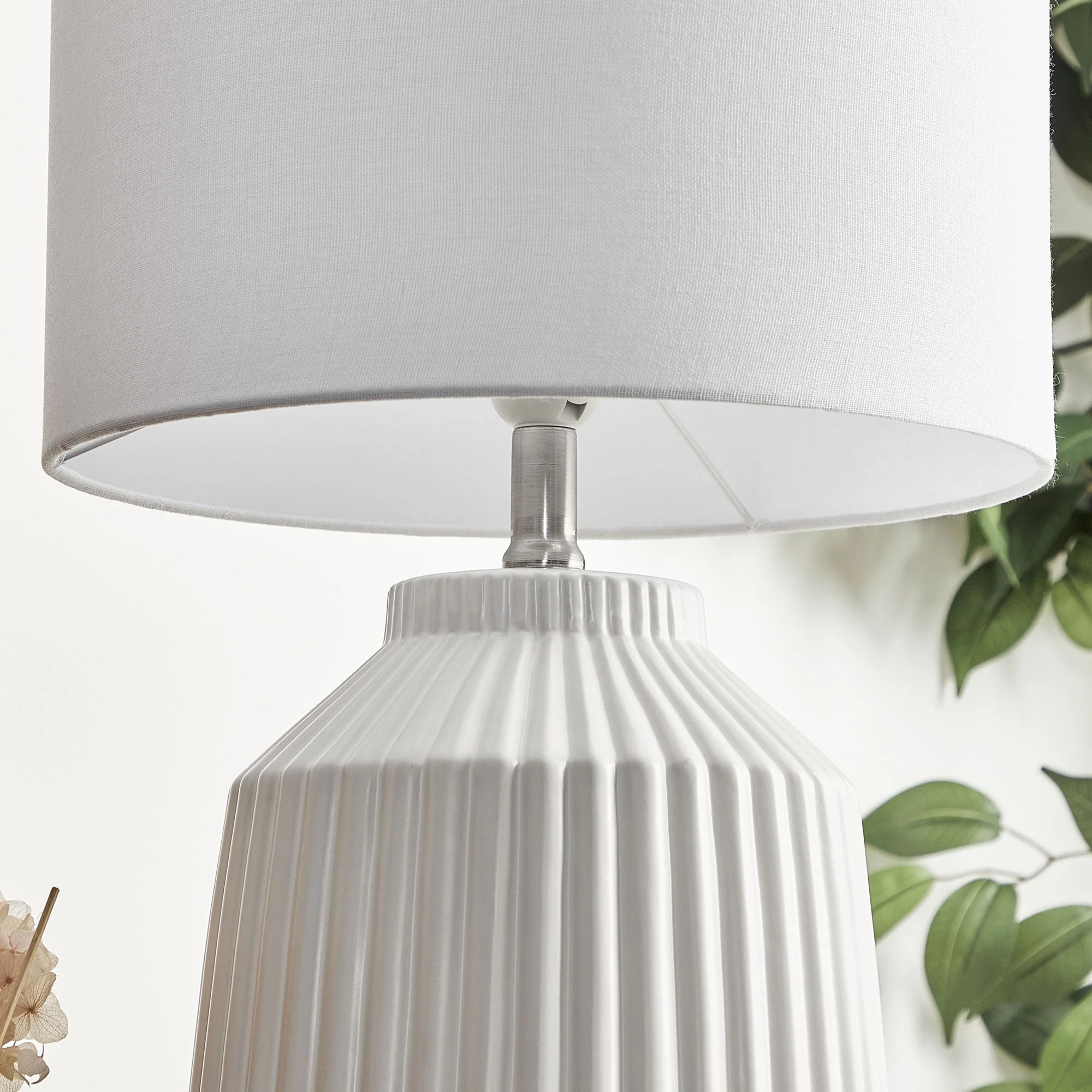 Pleat Modern Ceramic Table Lamp White - Image 6