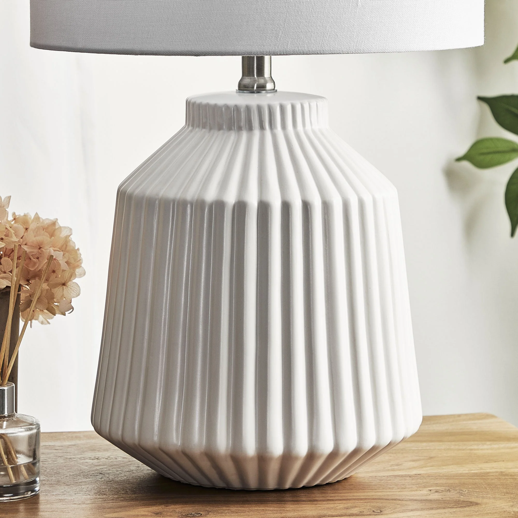 Pleat Modern Ceramic Table Lamp White - Image 8